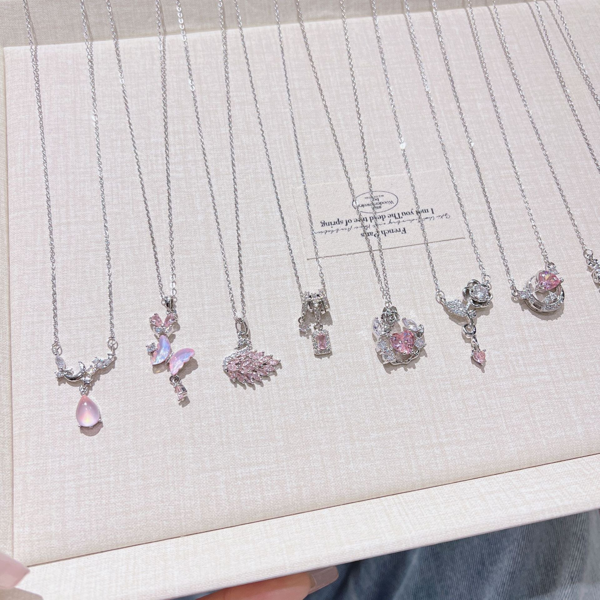 Light Luxury Heart-Shaped Pink Zirconium Necklace for Women, Ins Style, Minimalist Fashion, Versatile Niche Design Clavicle Chain