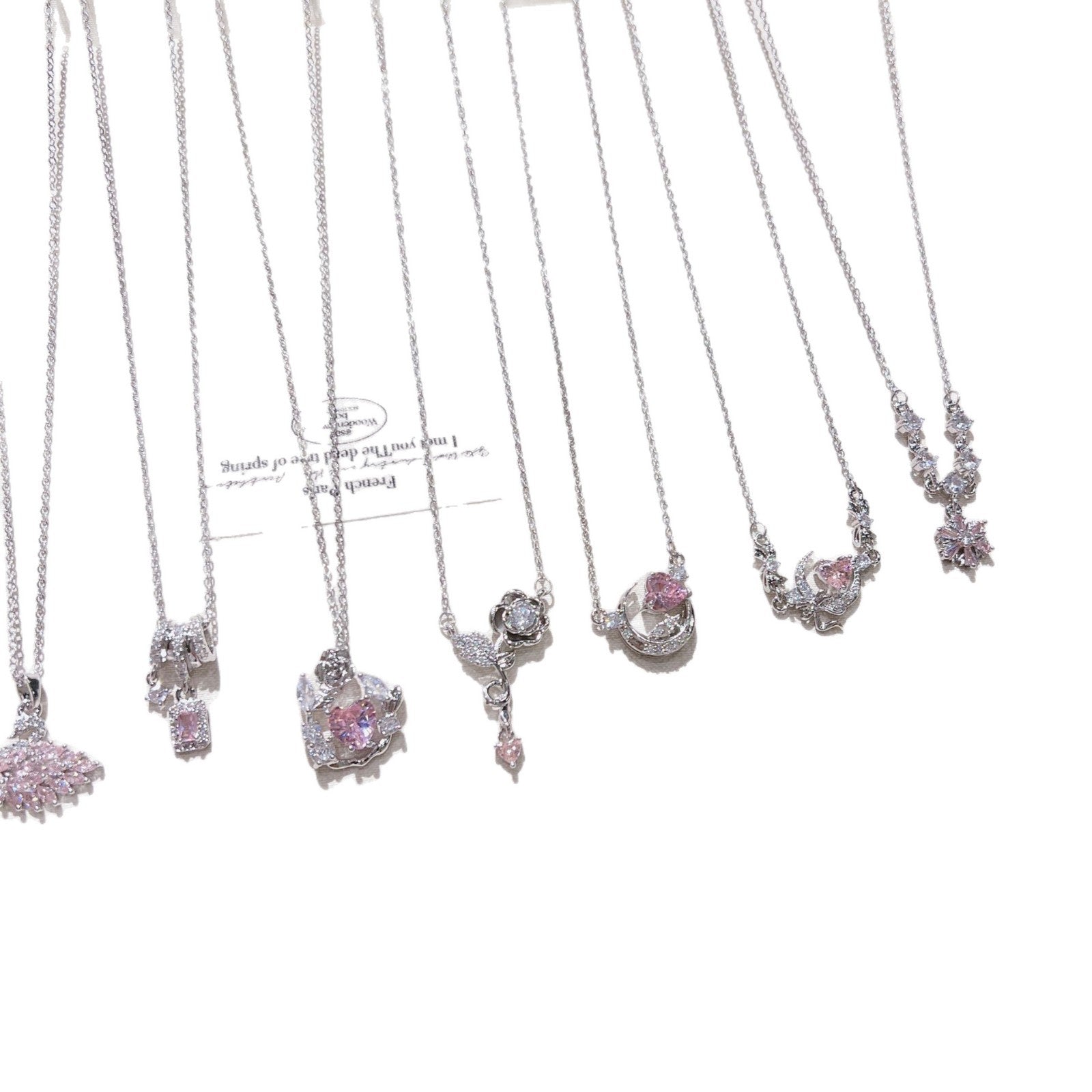 Light Luxury Heart-Shaped Pink Zirconium Necklace for Women, Ins Style, Minimalist Fashion, Versatile Niche Design Clavicle Chain