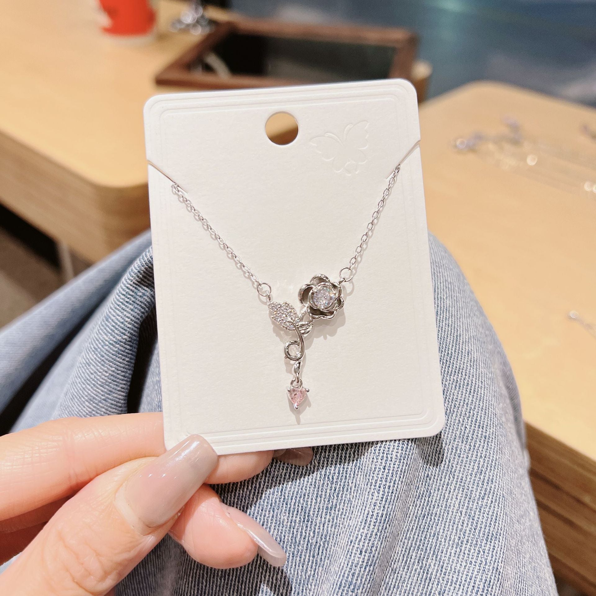Light Luxury Heart-Shaped Pink Zirconium Necklace for Women, Ins Style, Minimalist Fashion, Versatile Niche Design Clavicle Chain