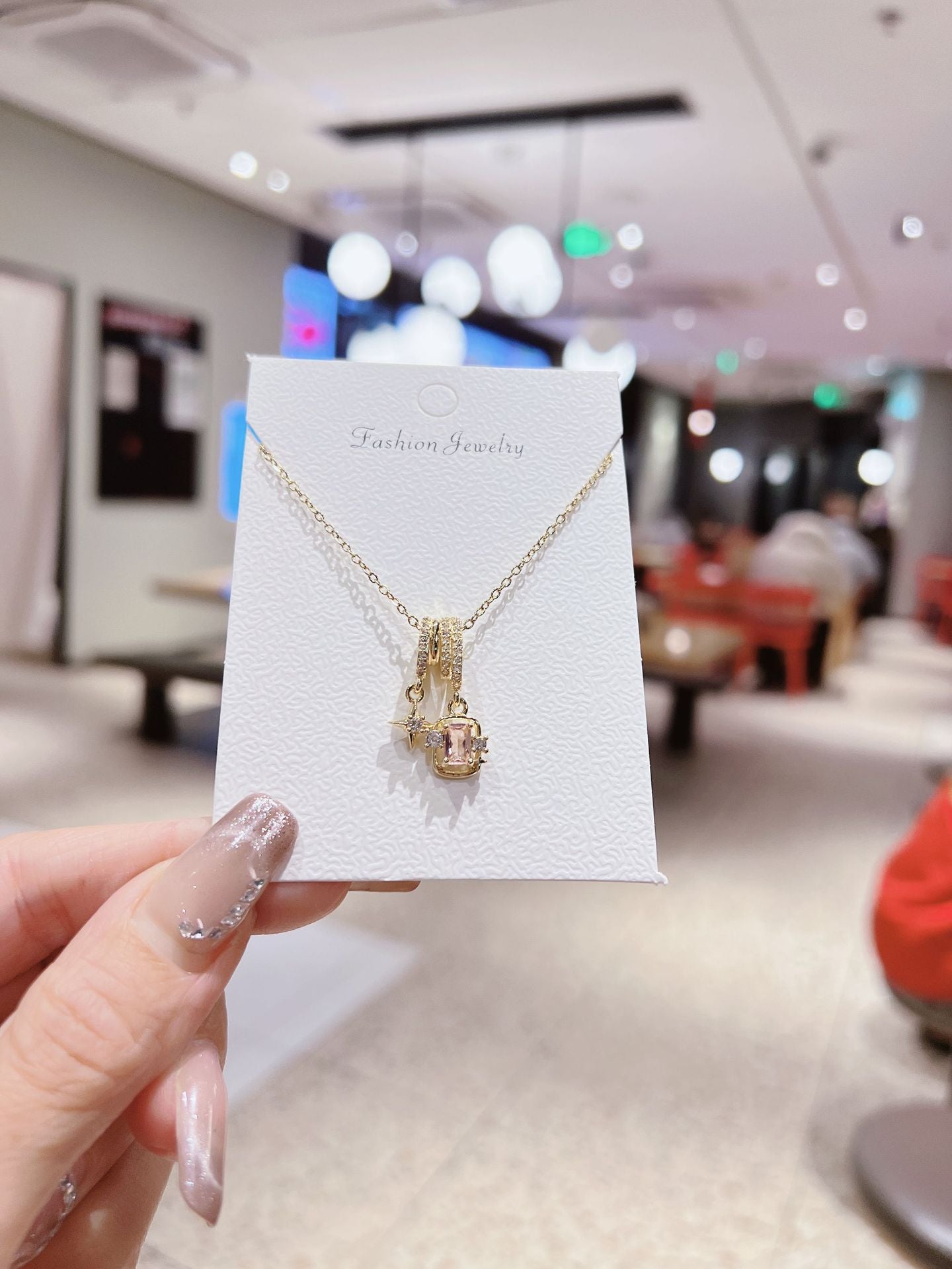 Light Luxury Heart-Shaped Pink Zirconium Necklace for Women, Ins Style, Minimalist Fashion, Versatile Niche Design Clavicle Chain