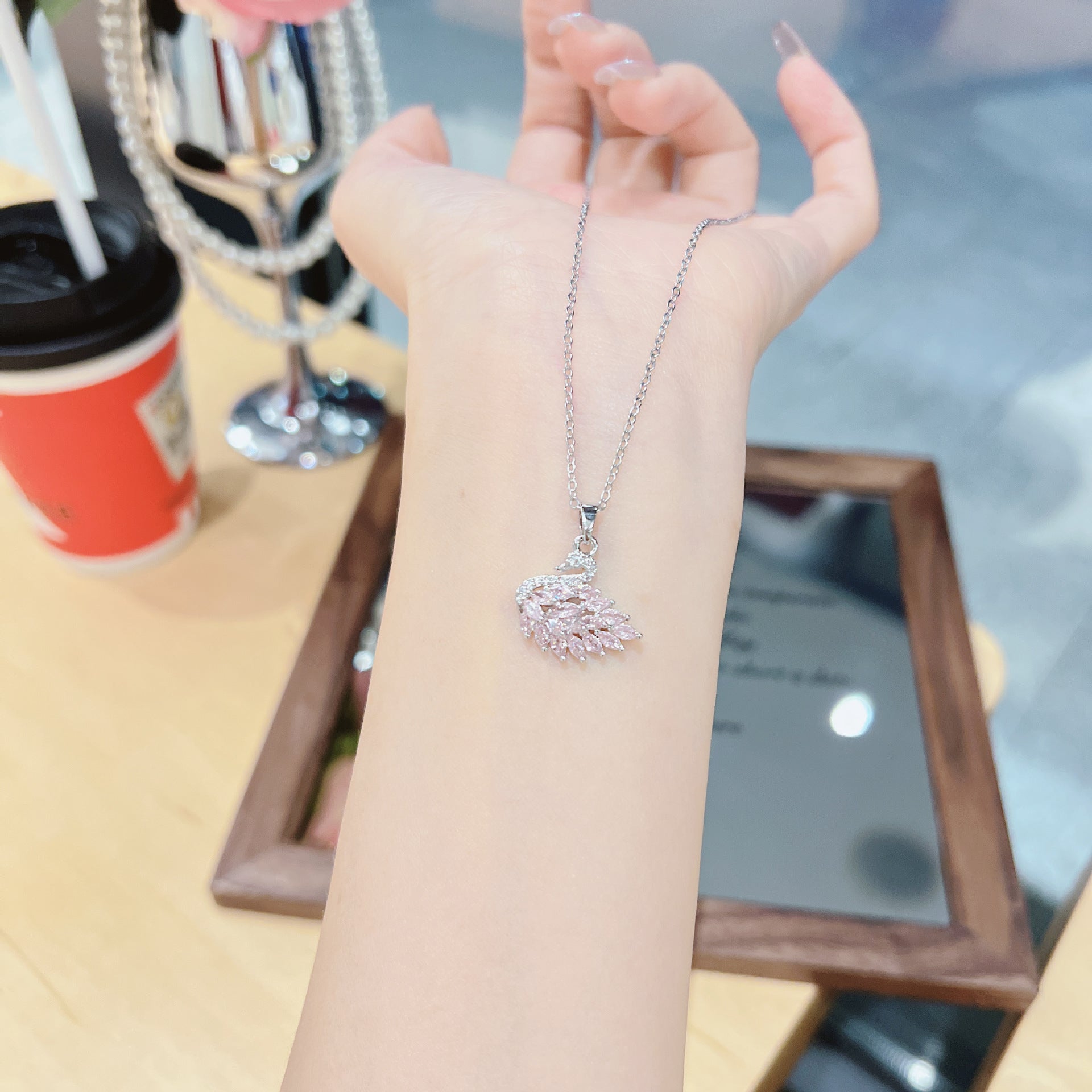 Light Luxury Heart-Shaped Pink Zirconium Necklace for Women, Ins Style, Minimalist Fashion, Versatile Niche Design Clavicle Chain
