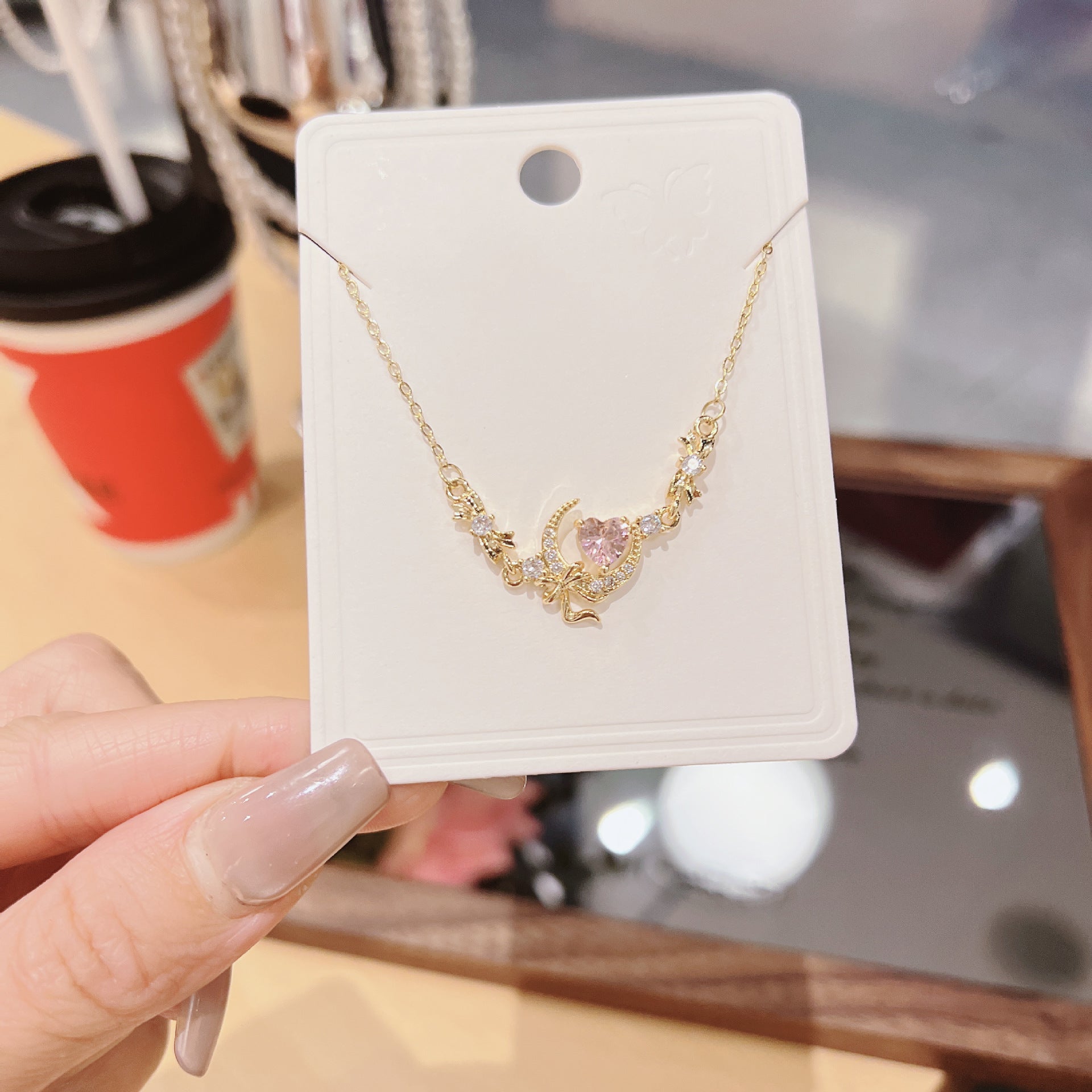 Light Luxury Heart-Shaped Pink Zirconium Necklace for Women, Ins Style, Minimalist Fashion, Versatile Niche Design Clavicle Chain