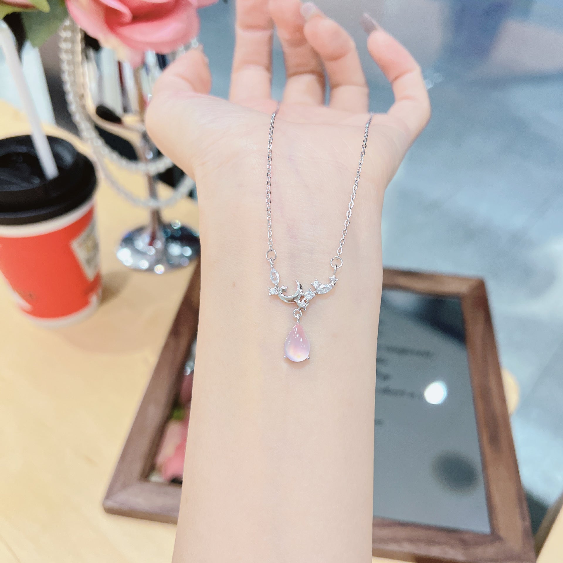 Light Luxury Heart-Shaped Pink Zirconium Necklace for Women, Ins Style, Minimalist Fashion, Versatile Niche Design Clavicle Chain