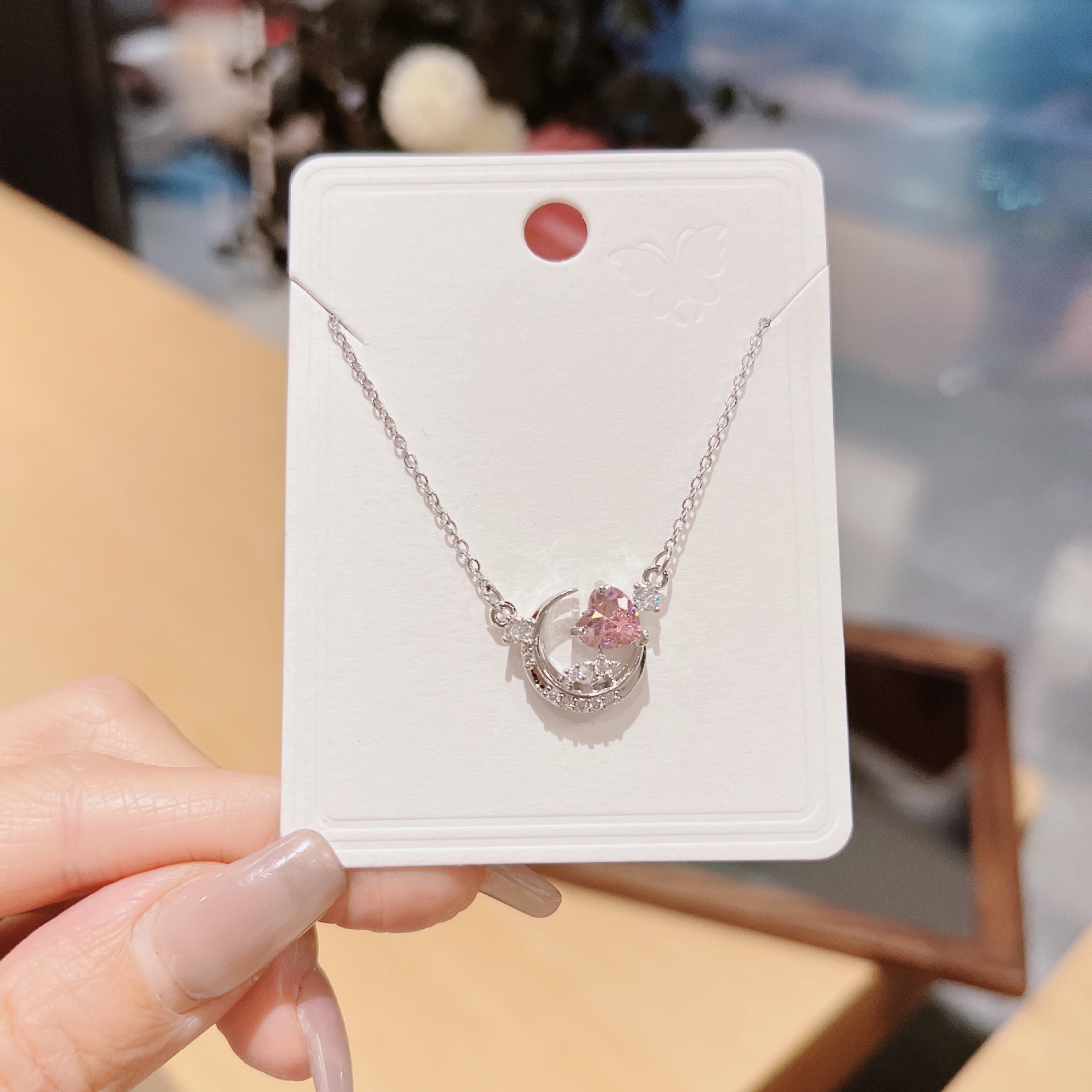 Light Luxury Heart-Shaped Pink Zirconium Necklace for Women, Ins Style, Minimalist Fashion, Versatile Niche Design Clavicle Chain