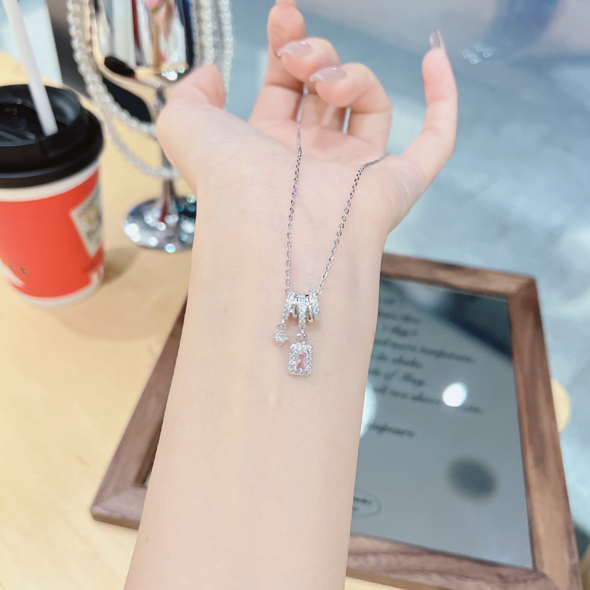 Light Luxury Heart-Shaped Pink Zirconium Necklace for Women, Ins Style, Minimalist Fashion, Versatile Niche Design Clavicle Chain