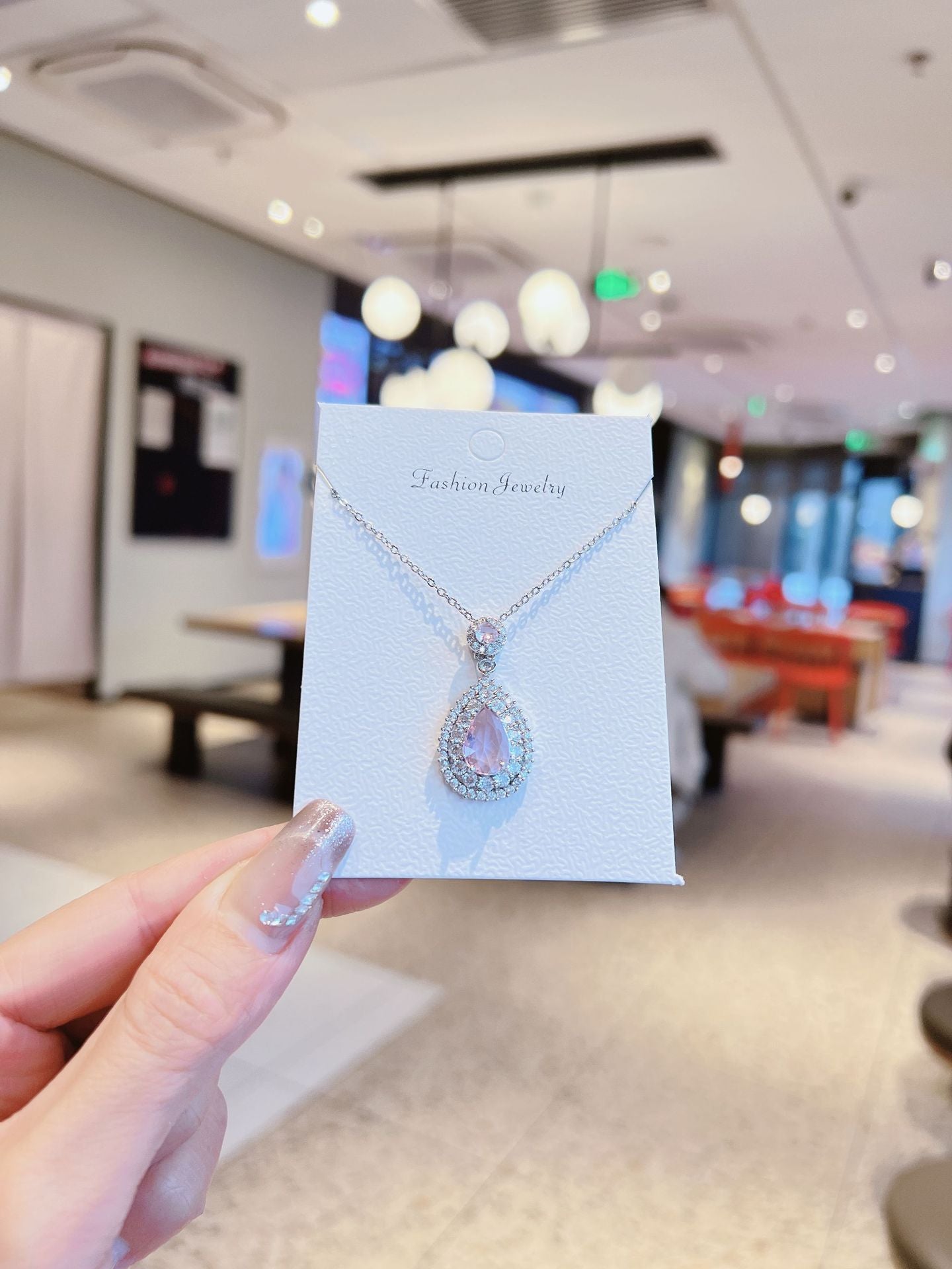 Light Luxury Heart-Shaped Pink Zirconium Necklace for Women, Ins Style, Minimalist Fashion, Versatile Niche Design Clavicle Chain