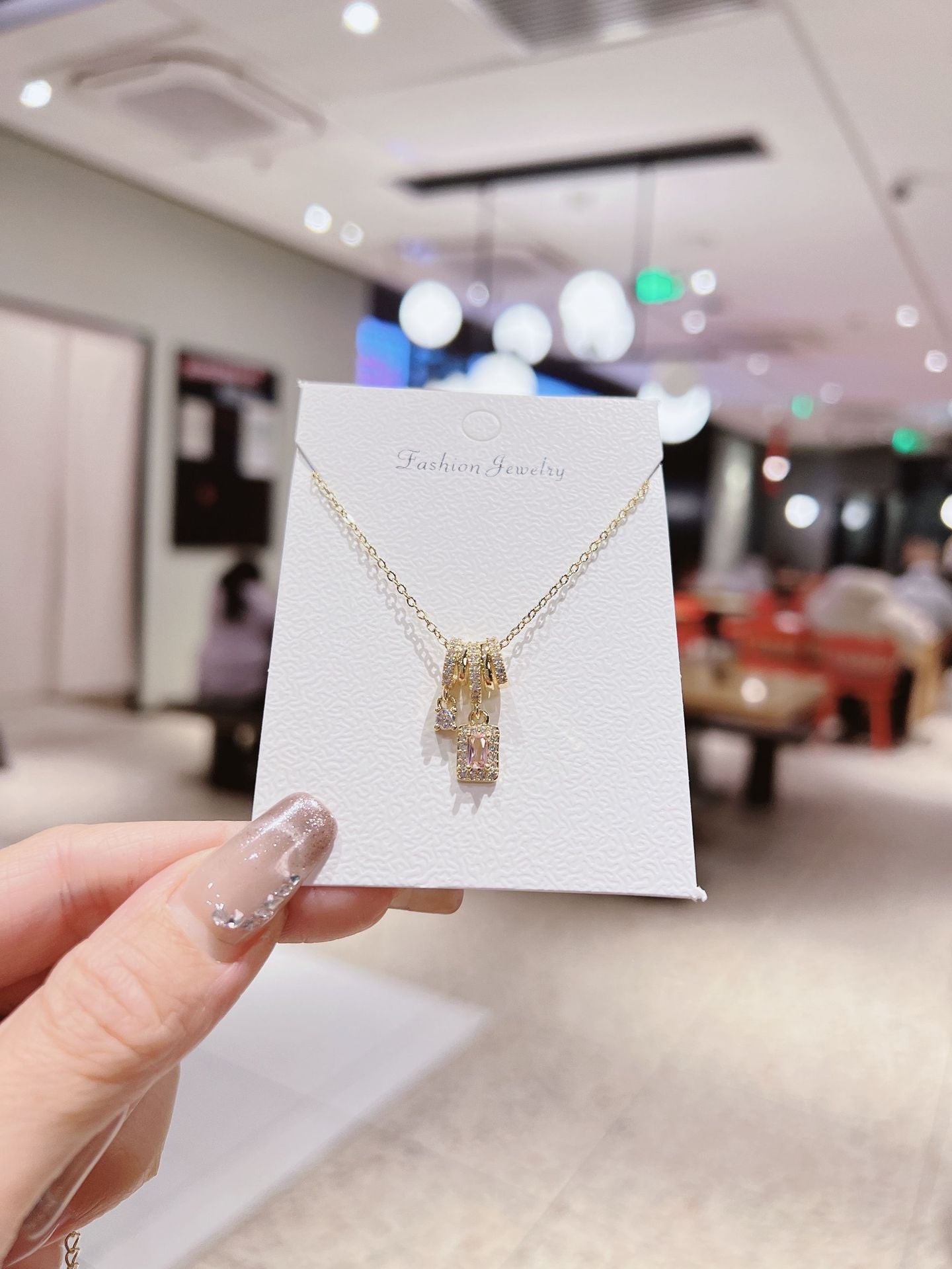 Light Luxury Heart-Shaped Pink Zirconium Necklace for Women, Ins Style, Minimalist Fashion, Versatile Niche Design Clavicle Chain