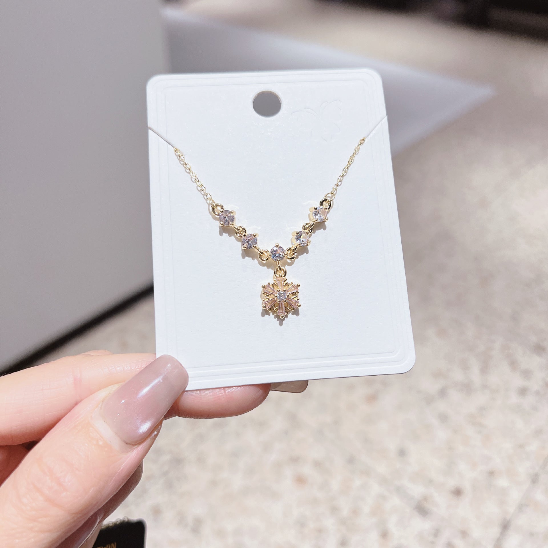 Light Luxury Heart-Shaped Pink Zirconium Necklace for Women, Ins Style, Minimalist Fashion, Versatile Niche Design Clavicle Chain