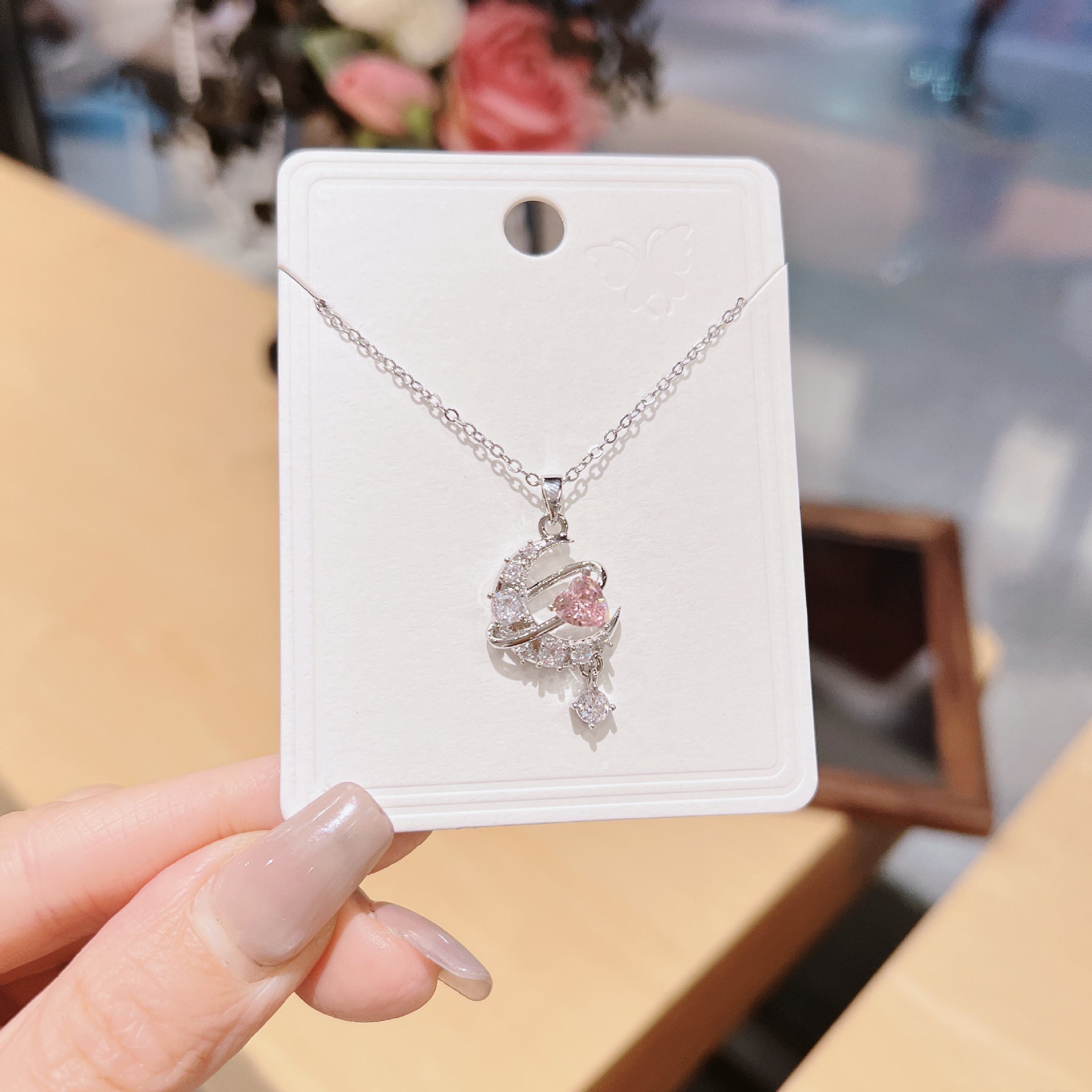 Light Luxury Heart-Shaped Pink Zirconium Necklace for Women, Ins Style, Minimalist Fashion, Versatile Niche Design Clavicle Chain