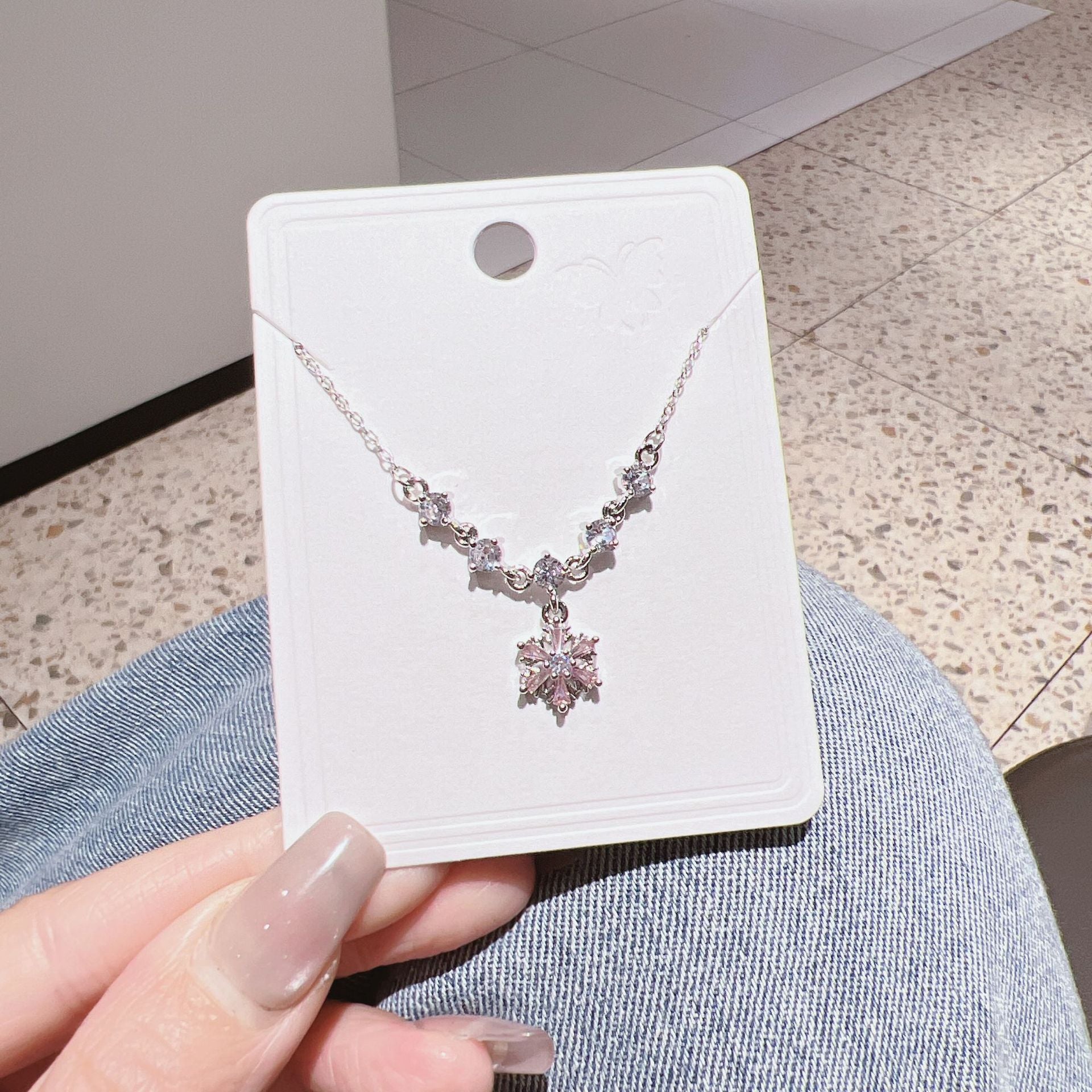 Light Luxury Heart-Shaped Pink Zirconium Necklace for Women, Ins Style, Minimalist Fashion, Versatile Niche Design Clavicle Chain